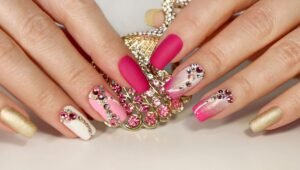 10 Glow Nail Art Ideas10 Glow Nail Art Ideas