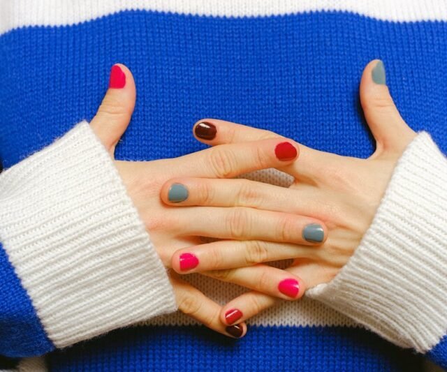 8 Gel Nail Designs to Complement Your Autumn Style